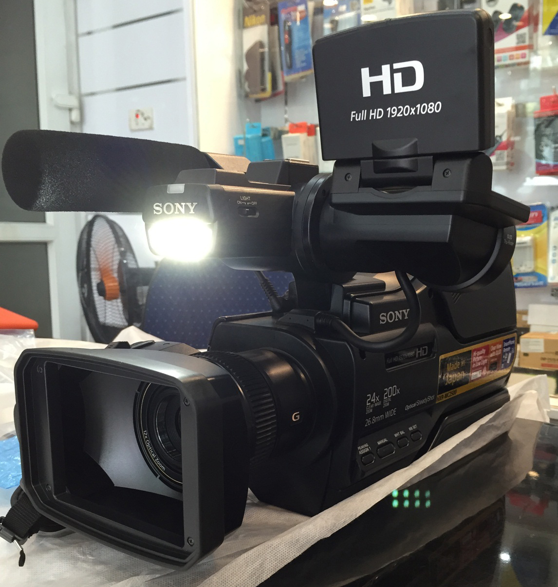 Máy quay chuyên nghiệp Sony HXR-MC2500 chính hãng