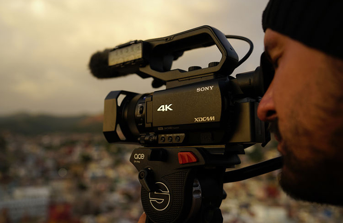 máy quay phim cầm tay Sony pxw-z90