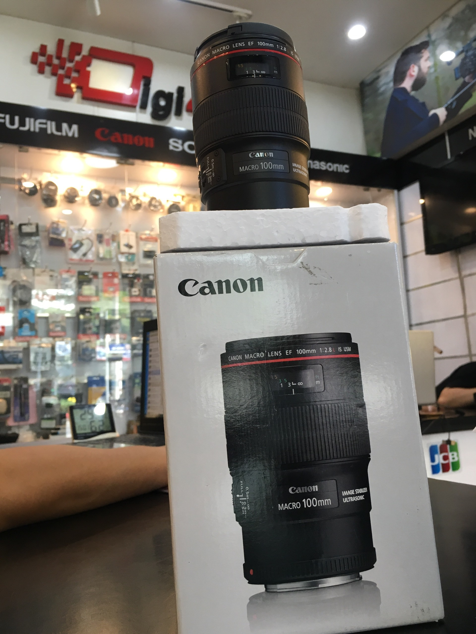 Canon EF100mm f/2.8L Macro IS USM ( Chính Hãng Lê Bảo Minh )