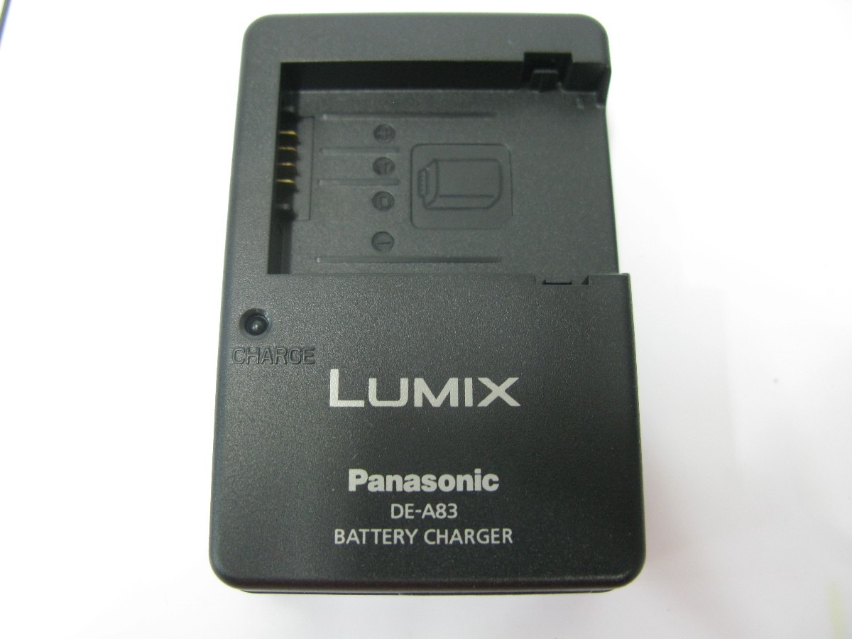 Sạc Panasonic DE-A83