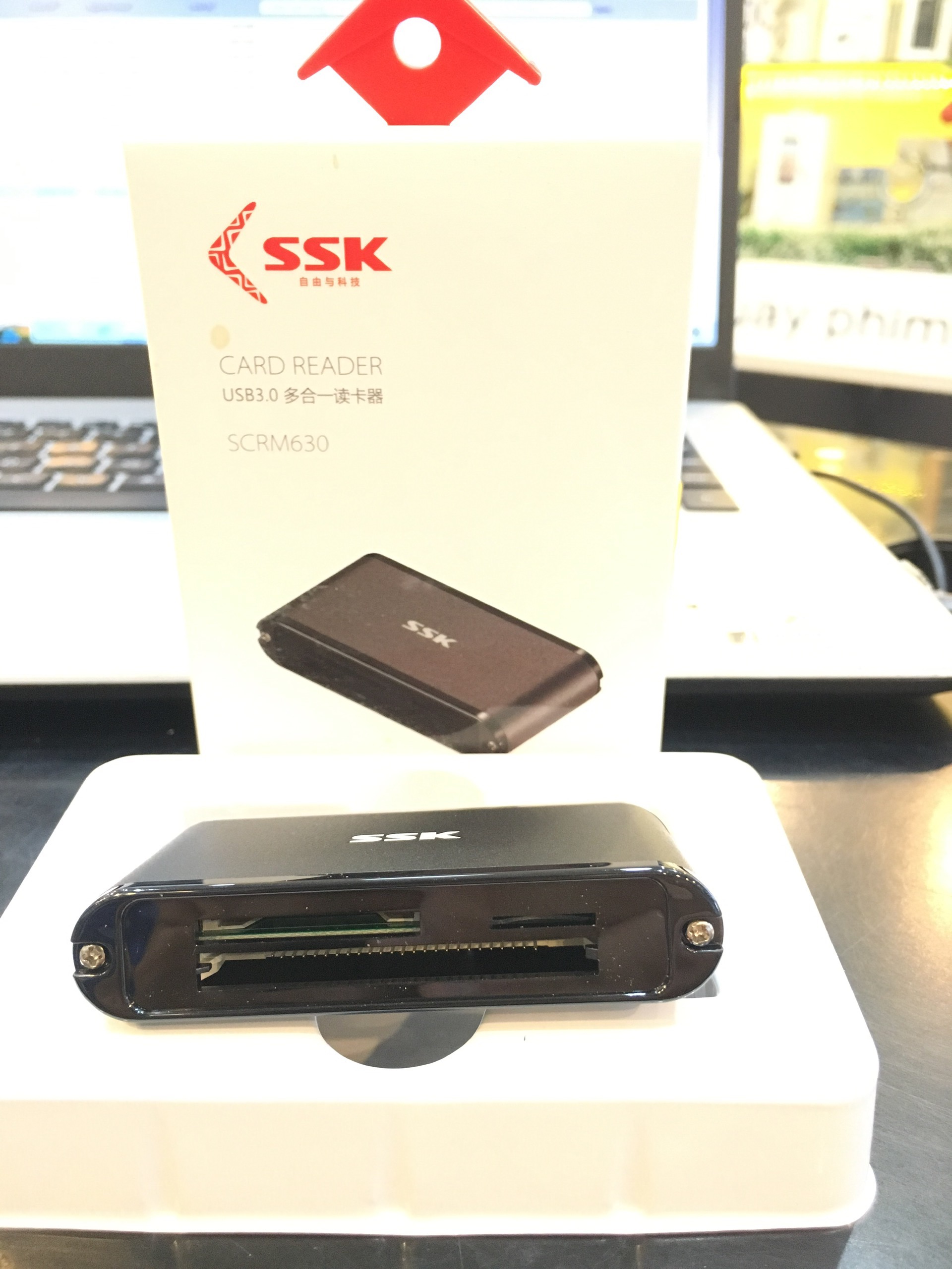Đầu đọc thẻ nhớ đa năng SSK SCRM630 USB 3.0 - đọc thẻ TF/SD/CF (Đen)